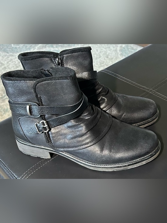 Baretraps Shoes - Women’s Baretraps Black Ankle Boots with Buckle Strap Size 9.5